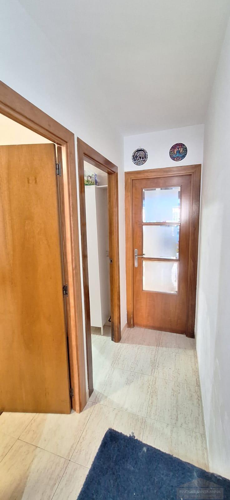 For rent of ground floor in Argentona