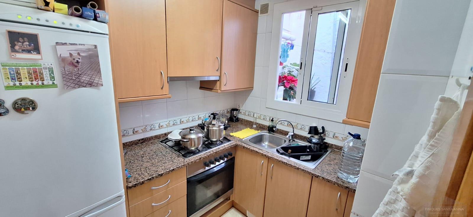 For rent of ground floor in Argentona