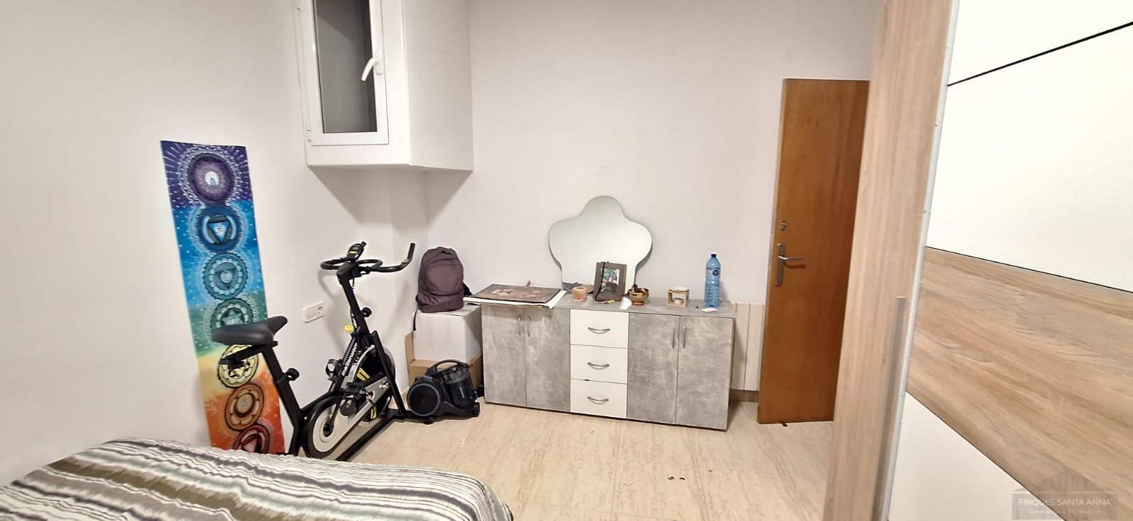 For rent of ground floor in Argentona