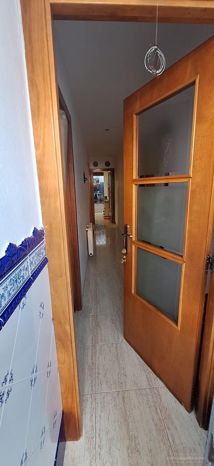 For rent of ground floor in Argentona