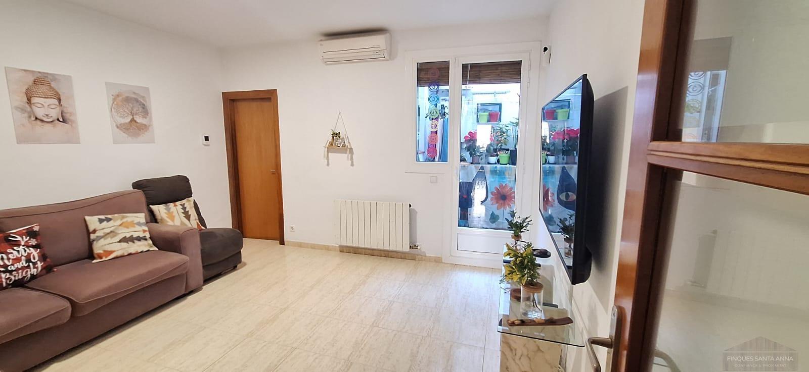 For rent of ground floor in Argentona