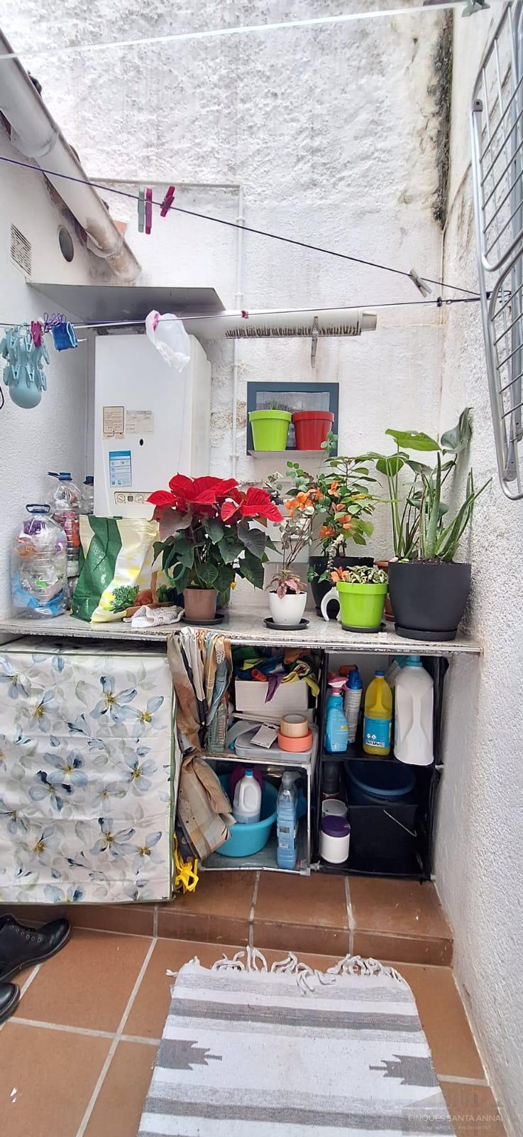 For rent of ground floor in Argentona