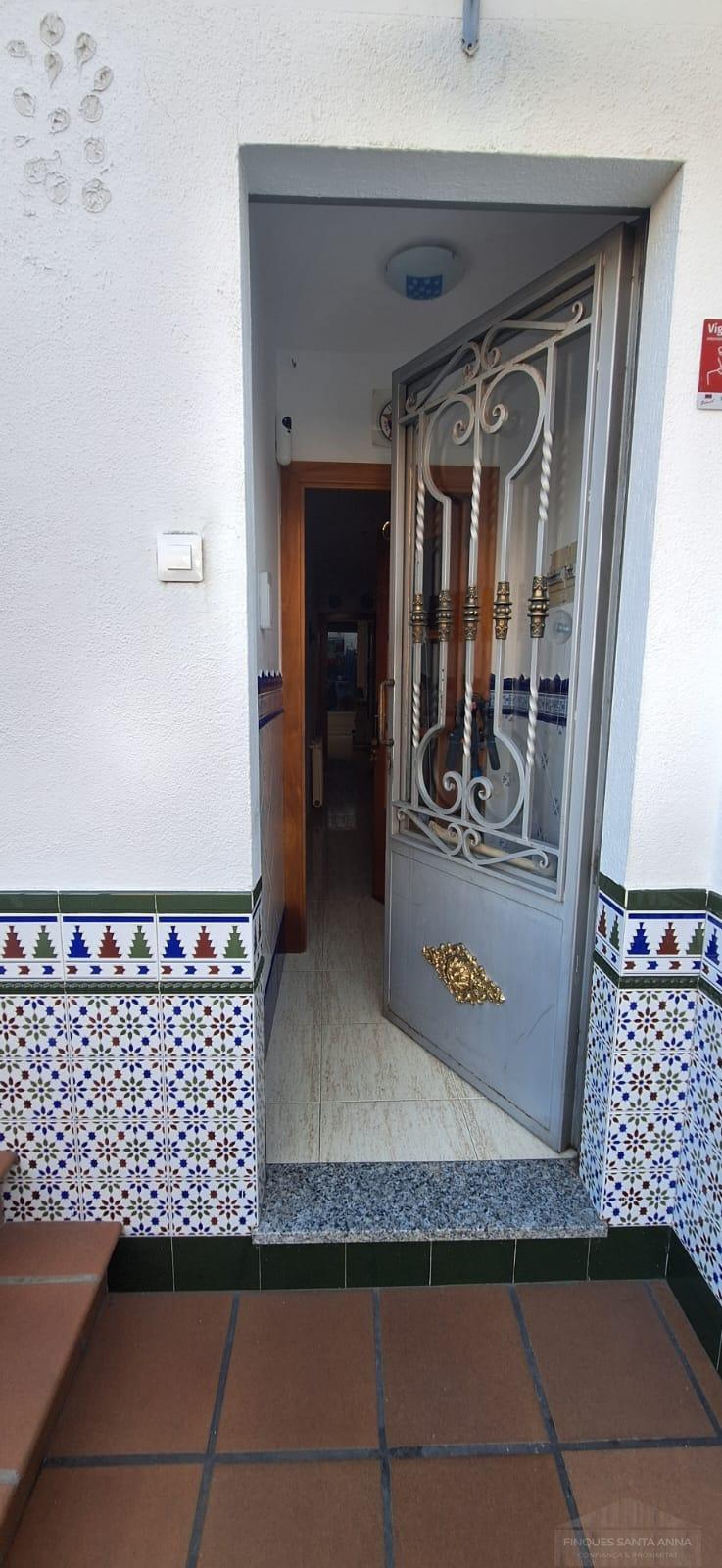 For rent of ground floor in Argentona