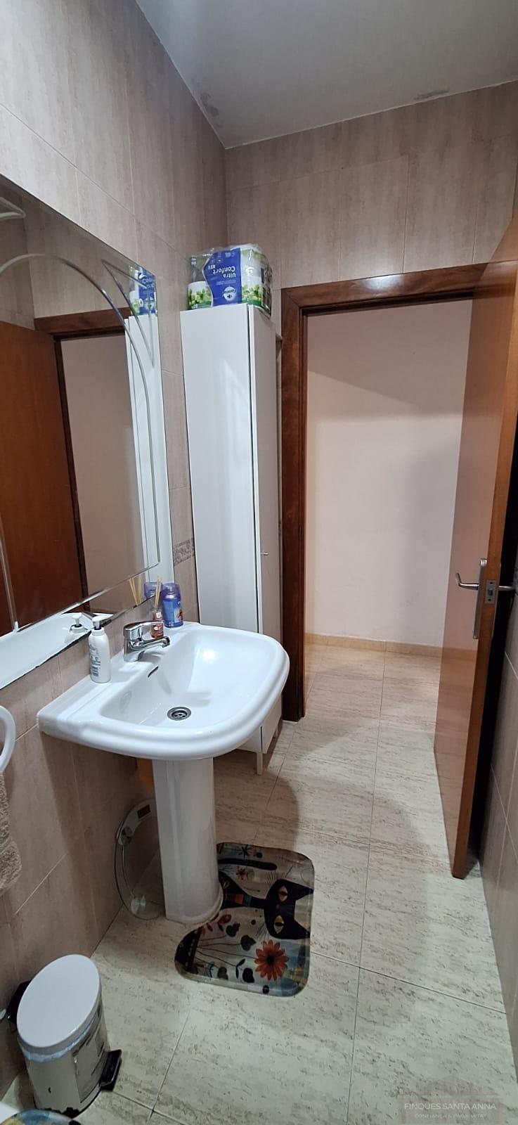 For rent of ground floor in Argentona