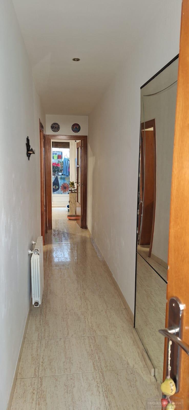 For rent of ground floor in Argentona