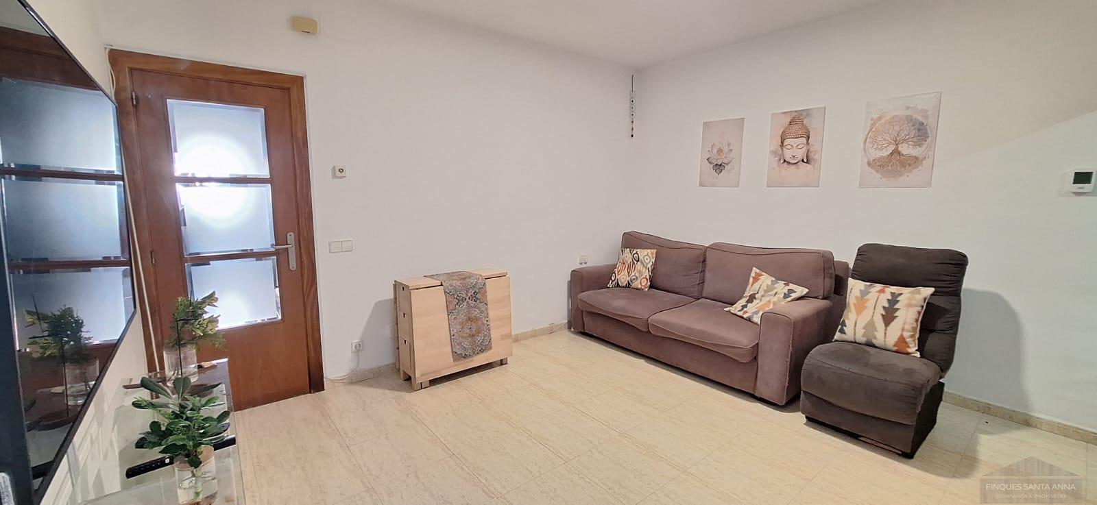 For rent of ground floor in Argentona