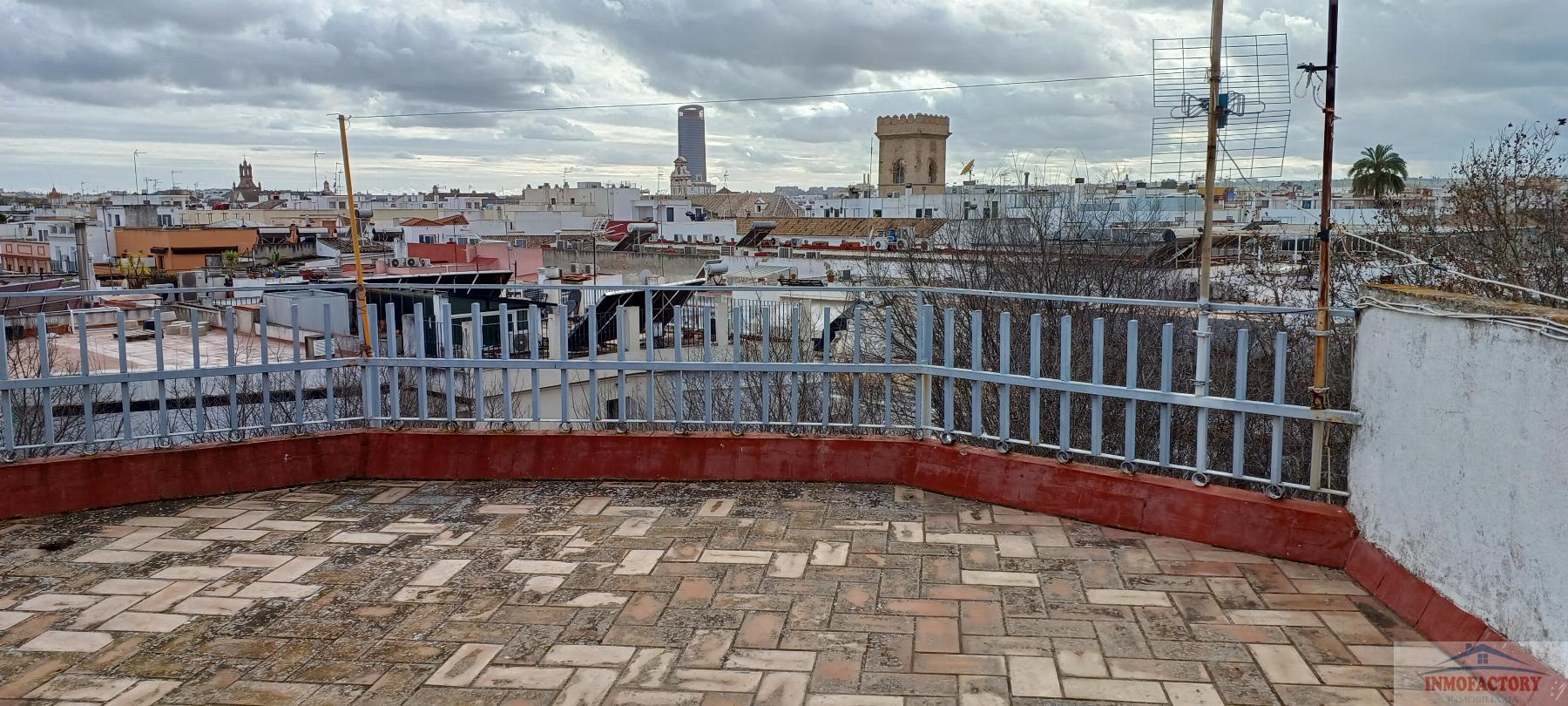 For sale of building in Sevilla