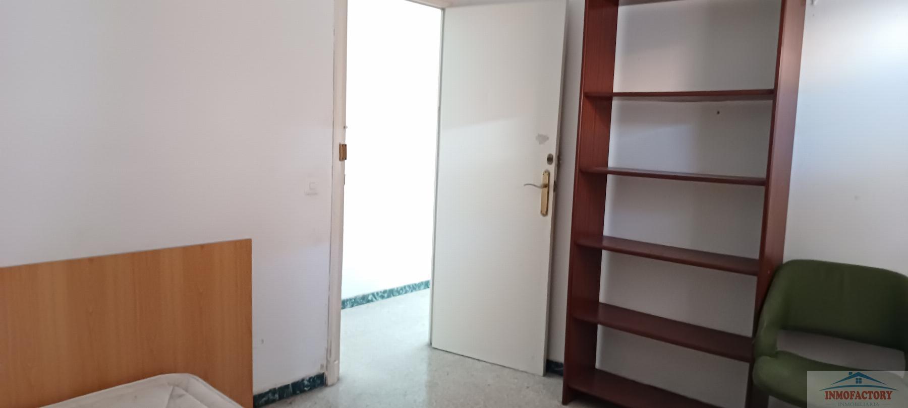 For sale of building in Sevilla