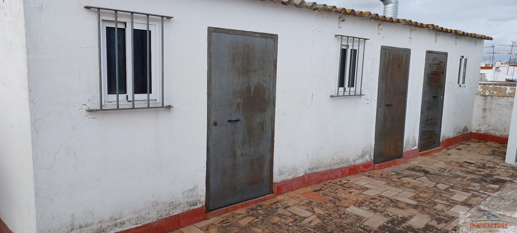 For sale of building in Sevilla