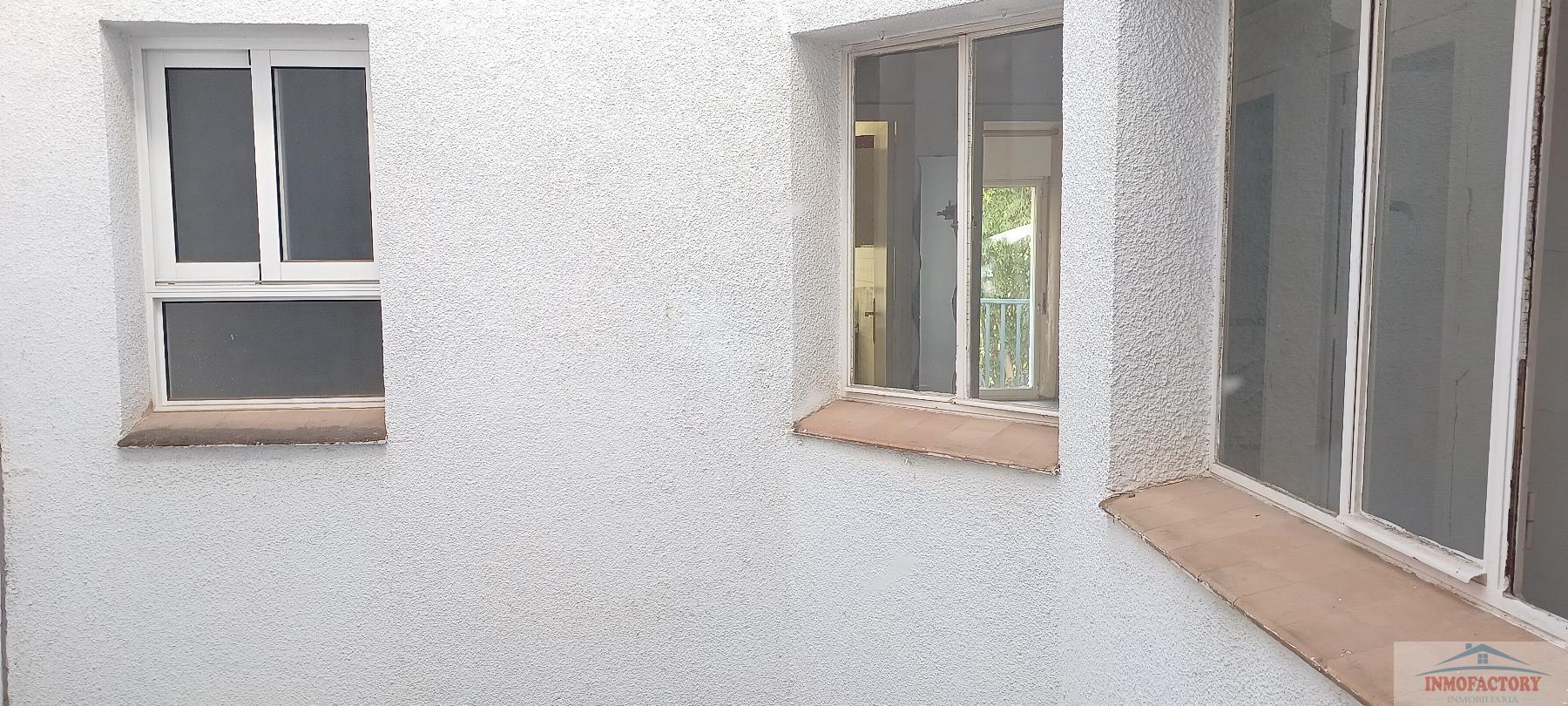 For sale of building in Sevilla