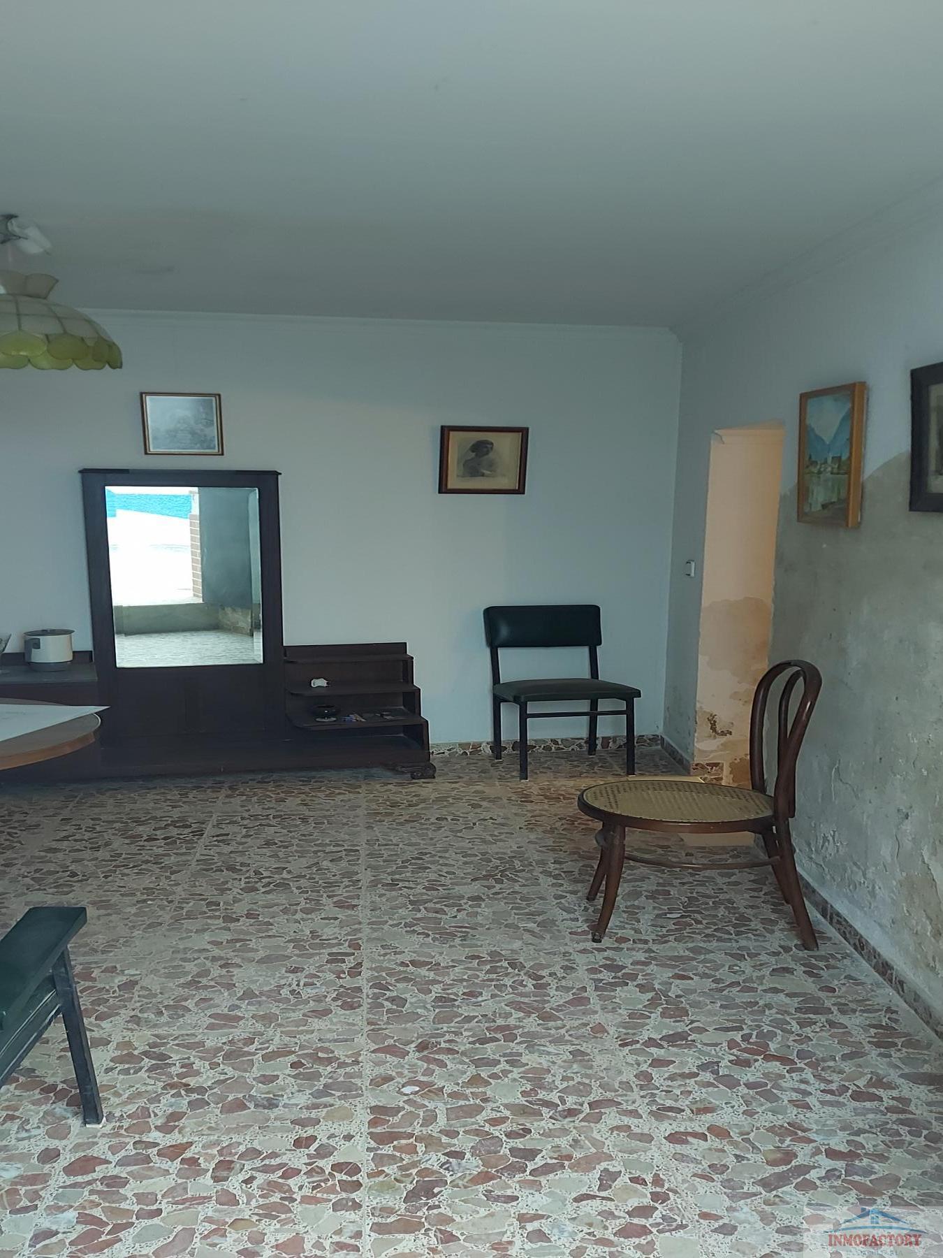 For sale of house in Sevilla