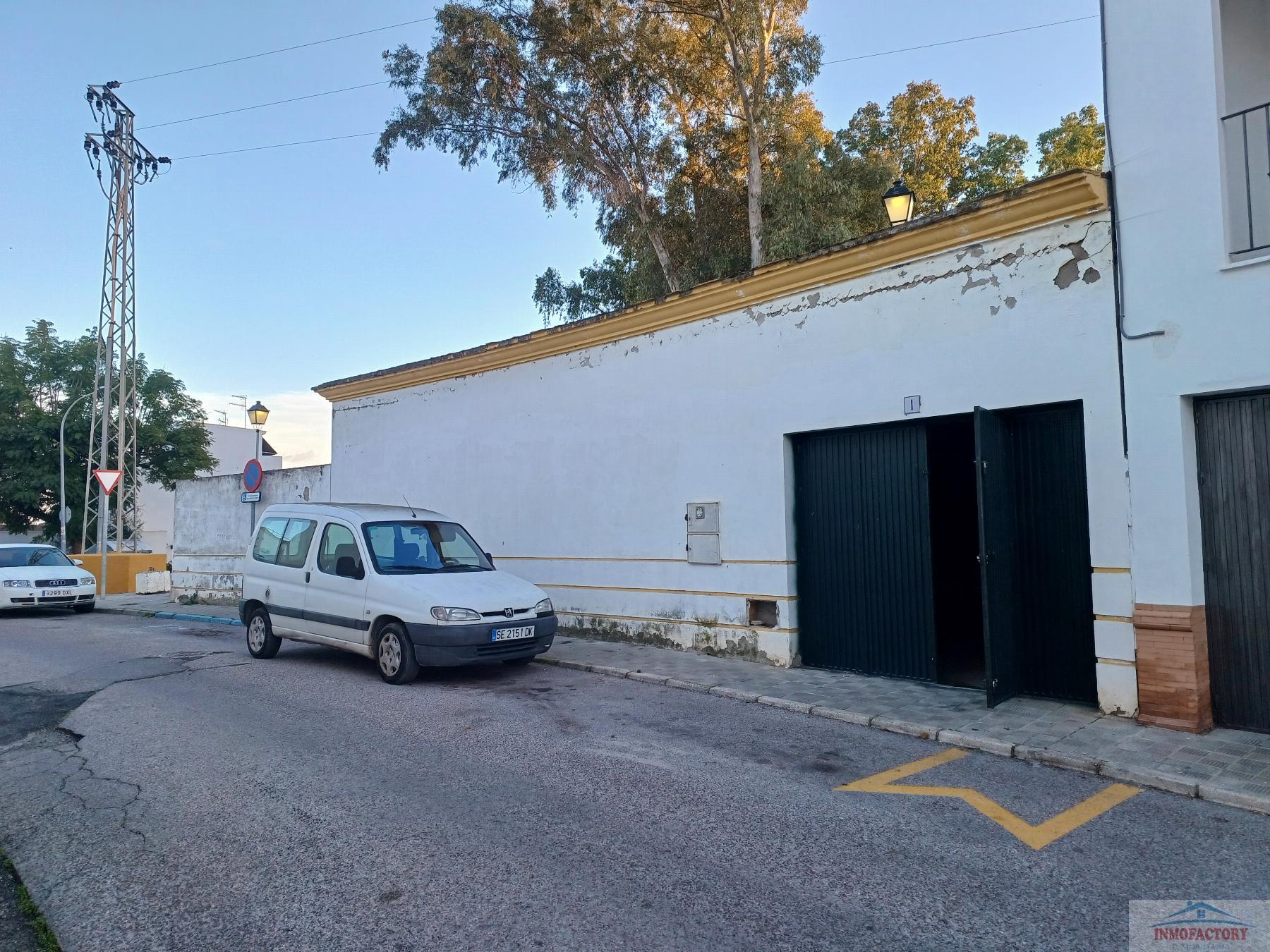 For sale of commercial in Coria del Río