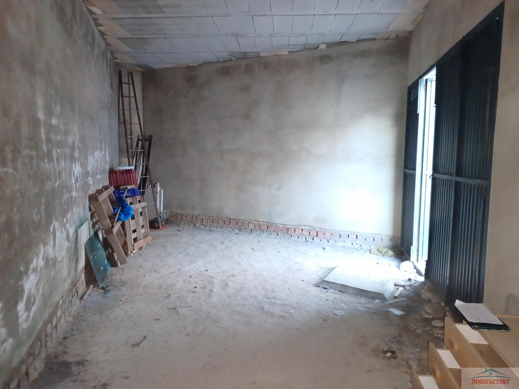 For sale of commercial in Coria del Río