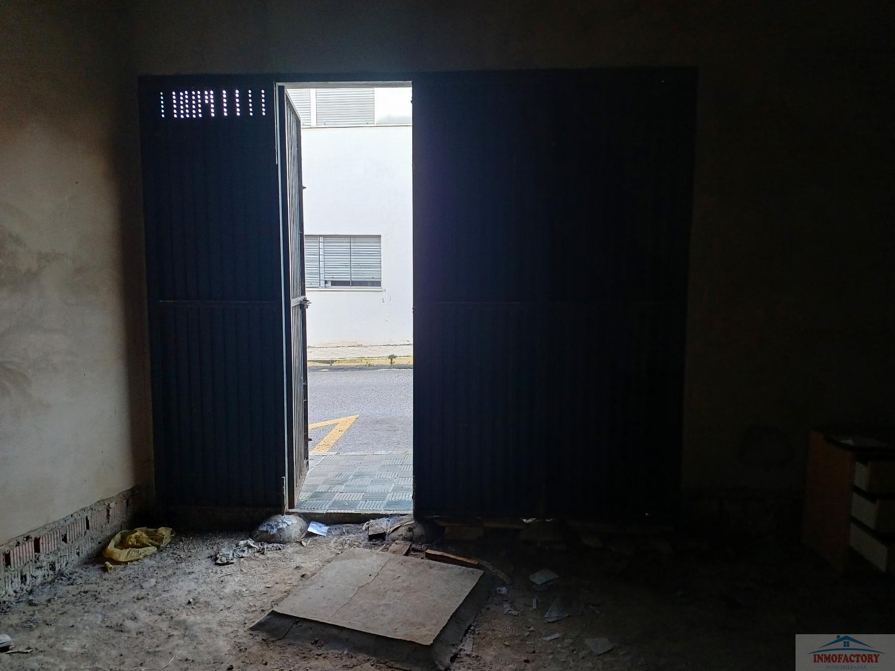For sale of commercial in Coria del Río