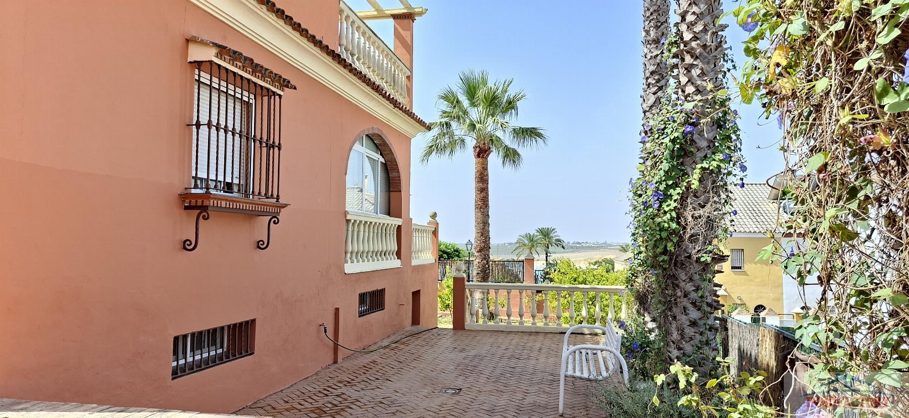 Venta de chalet en Salteras
