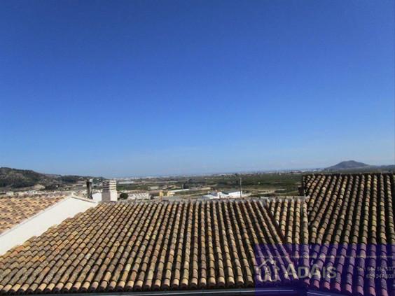 For sale of house in Ador