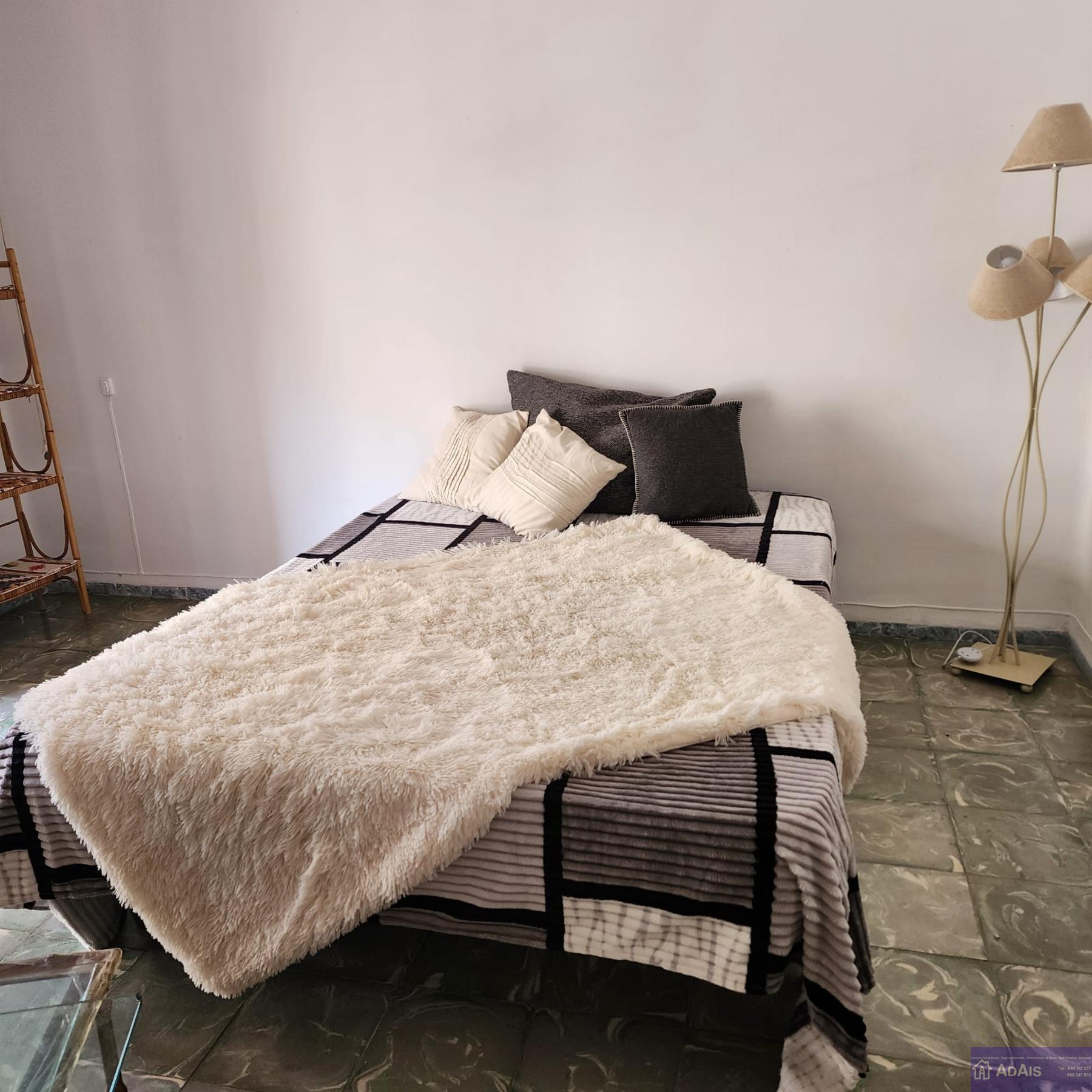 For rent of flat in Piles