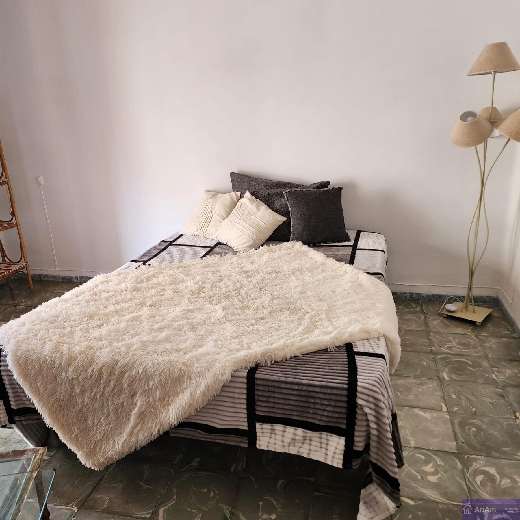 For rent of flat in Piles
