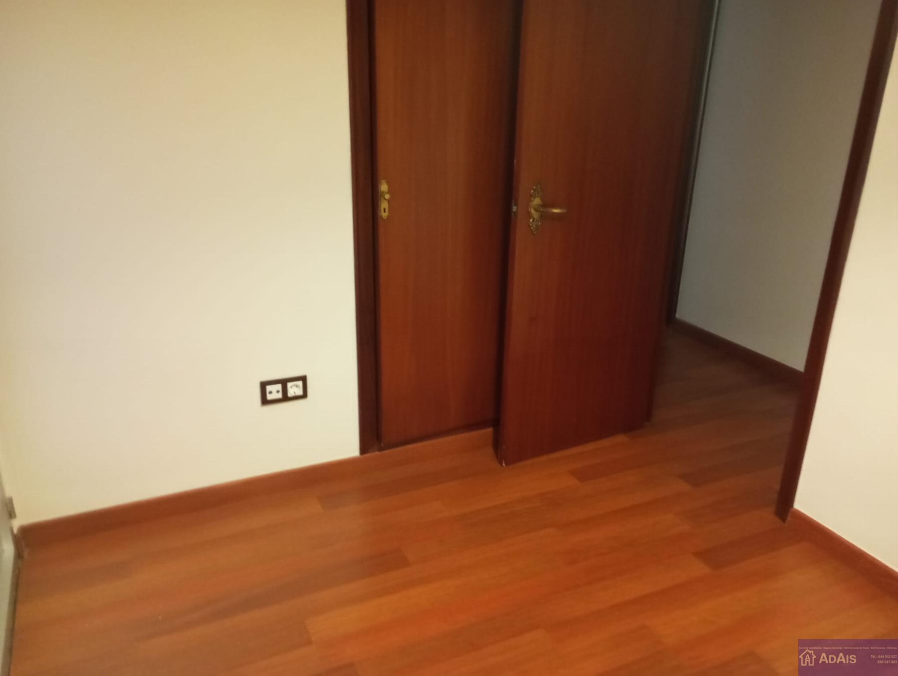 For sale of flat in Piles