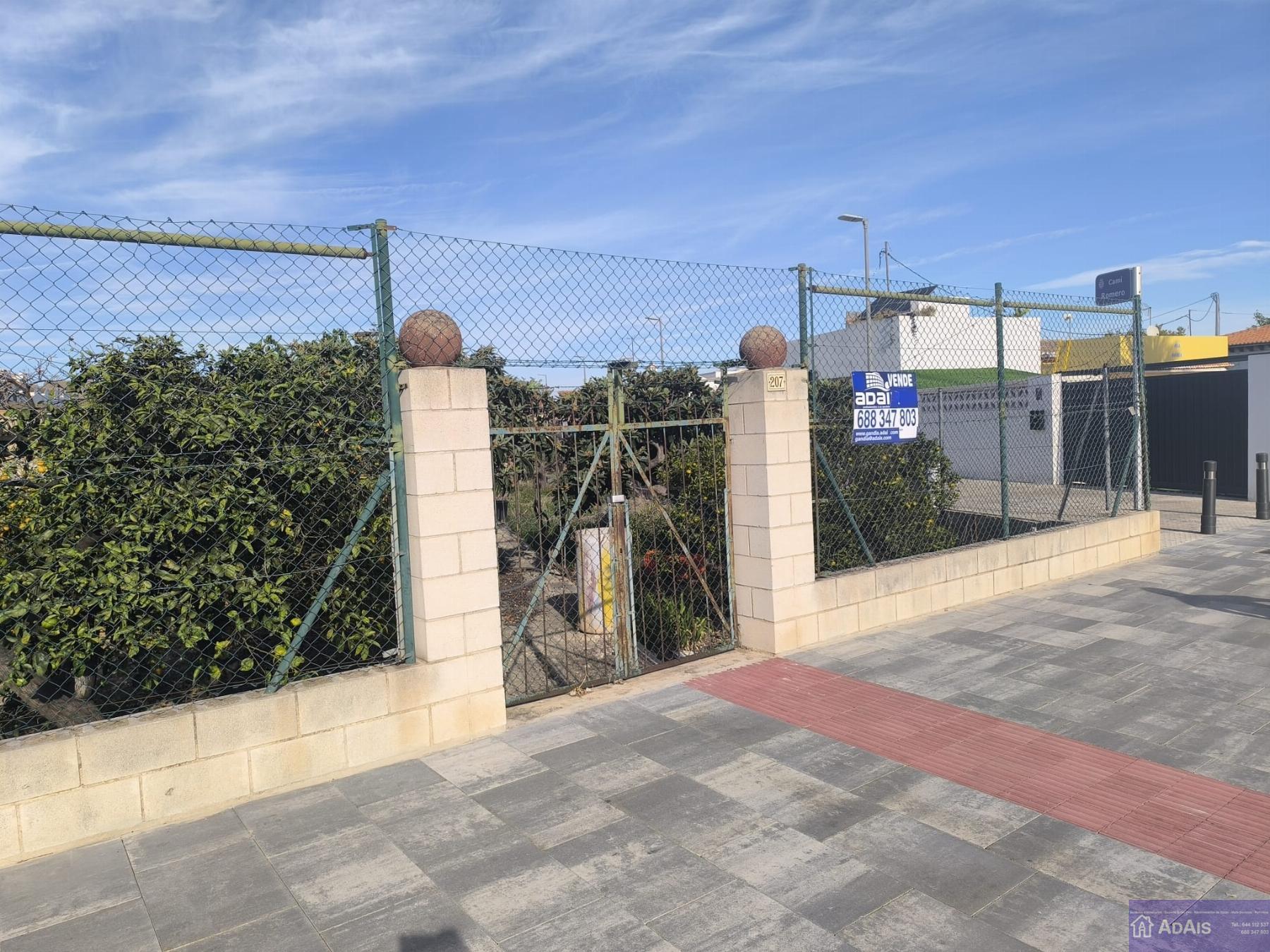 For sale of chalet in Gandia