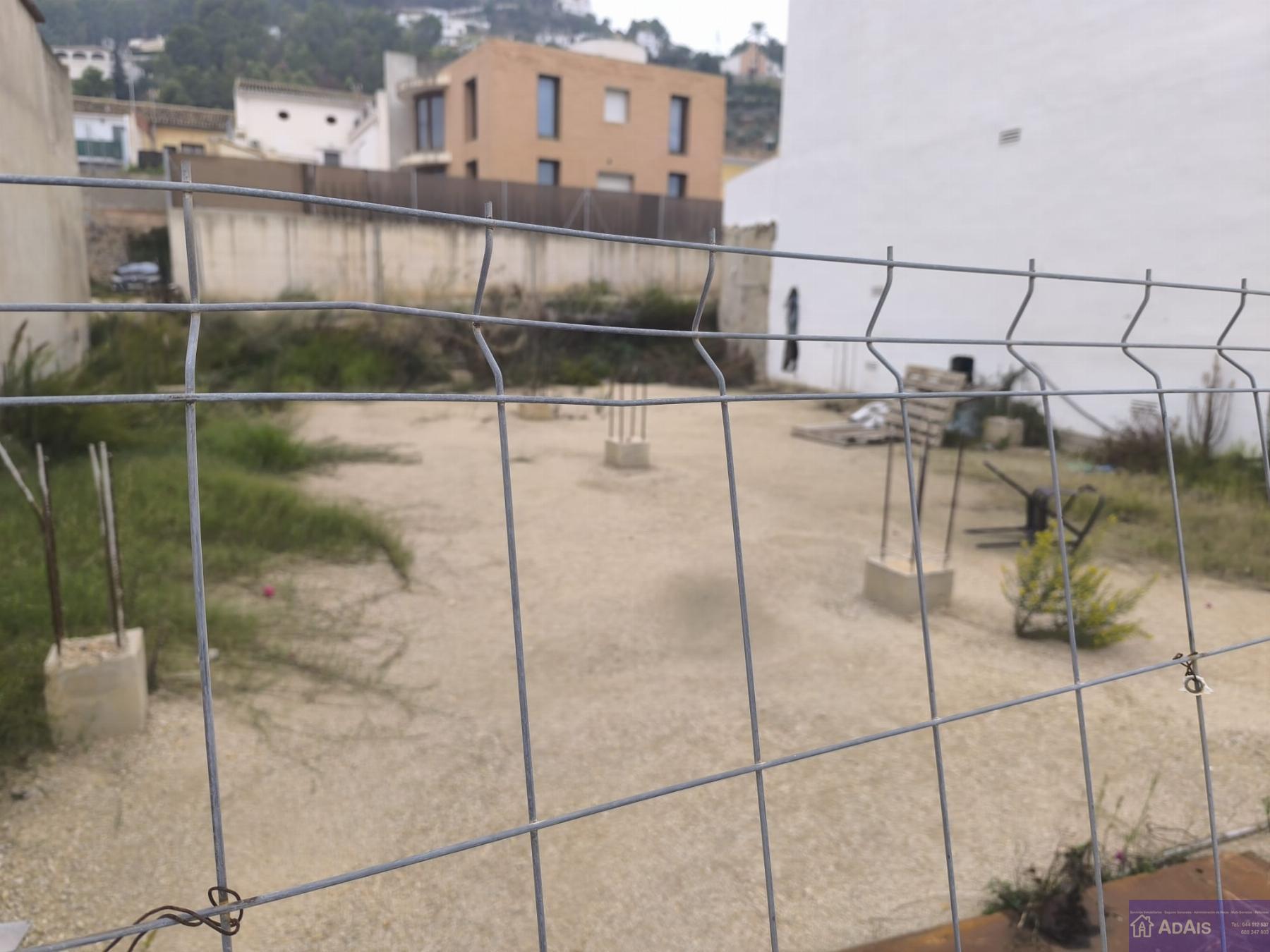For sale of land in Ador