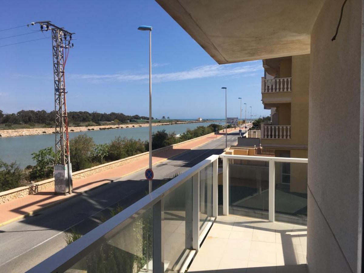 For sale of apartment in Guardamar del Segura