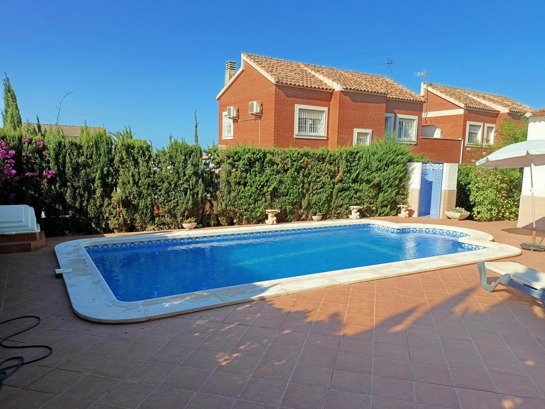 For sale of chalet in Torrevieja