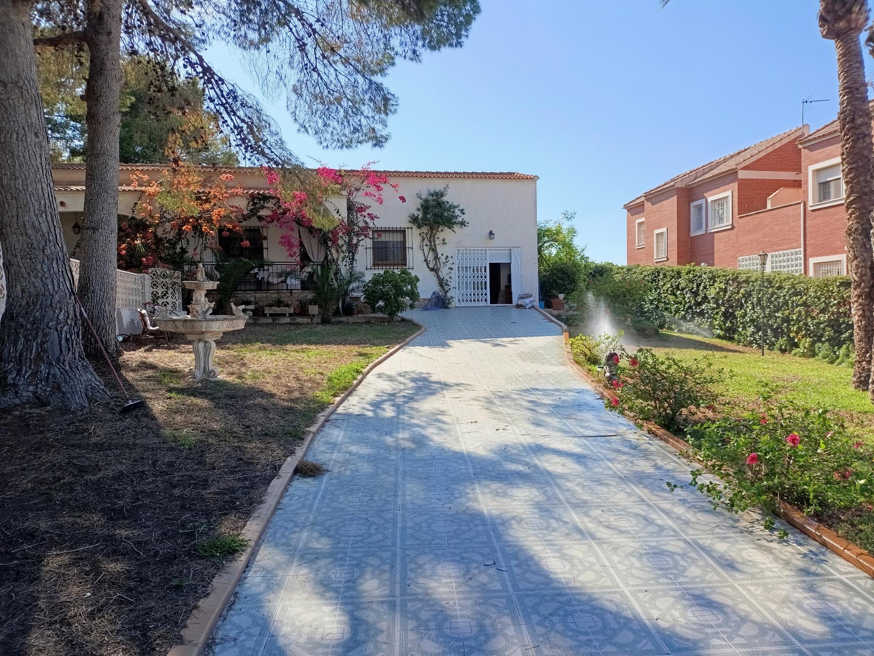 For sale of chalet in Torrevieja
