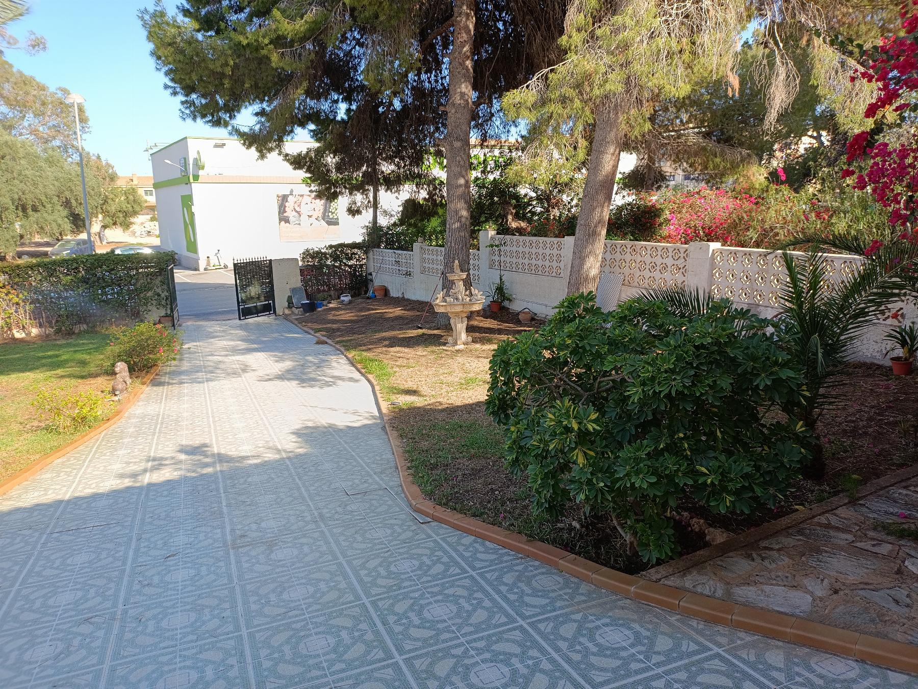 For sale of chalet in Torrevieja
