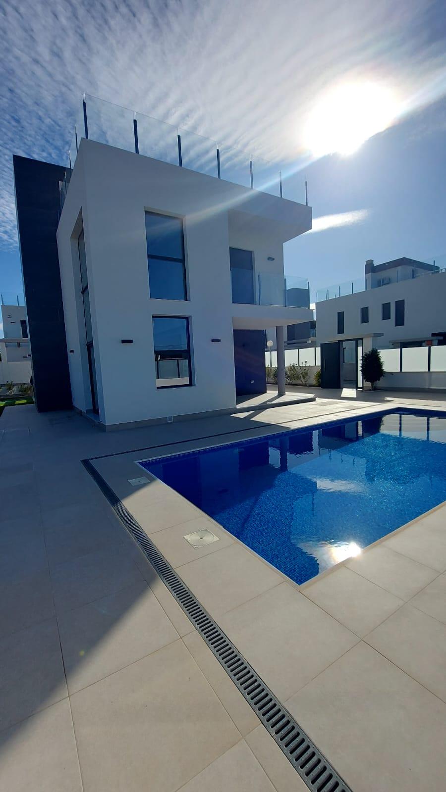For sale of chalet in Torrevieja