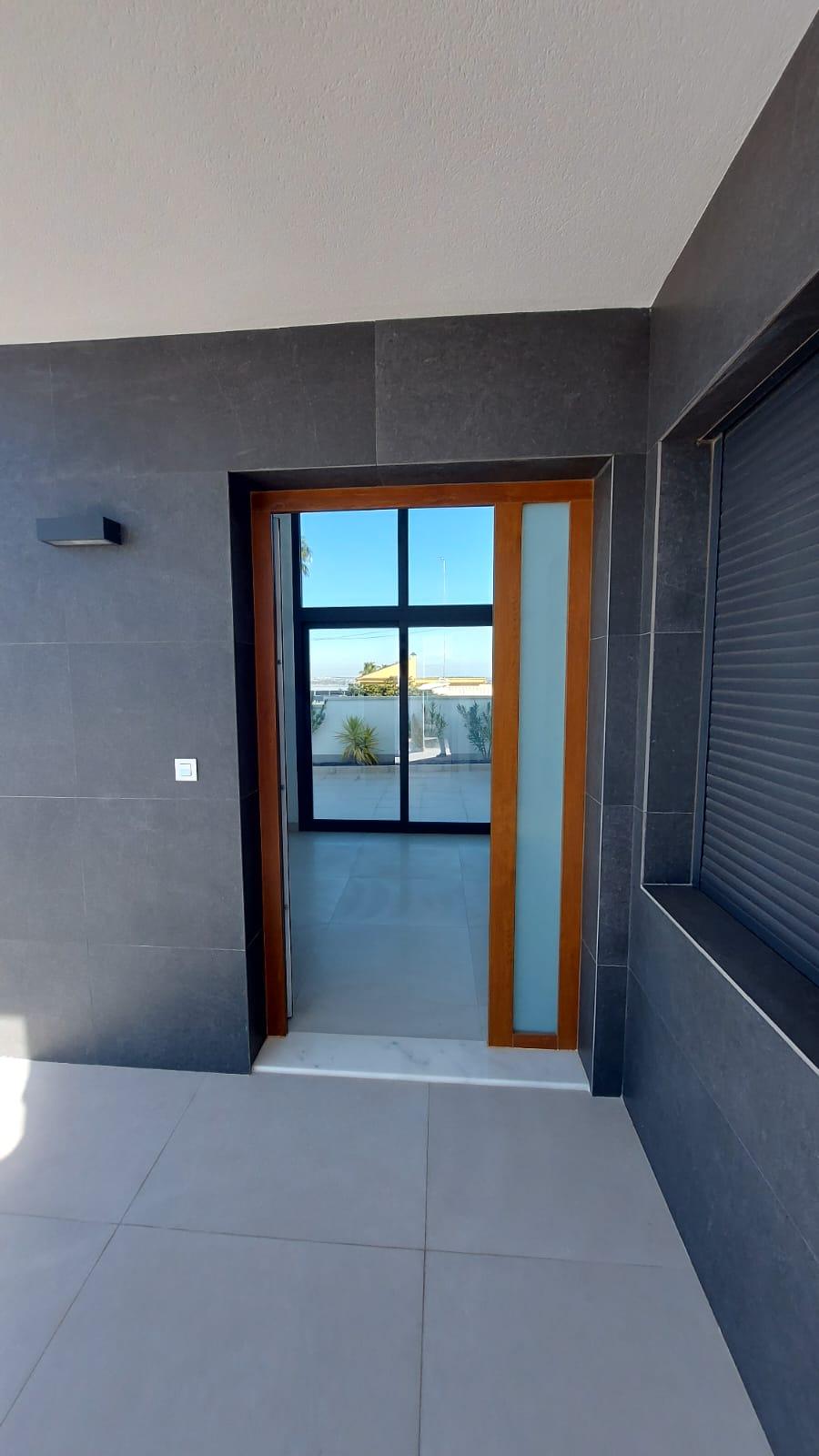 For sale of chalet in Torrevieja