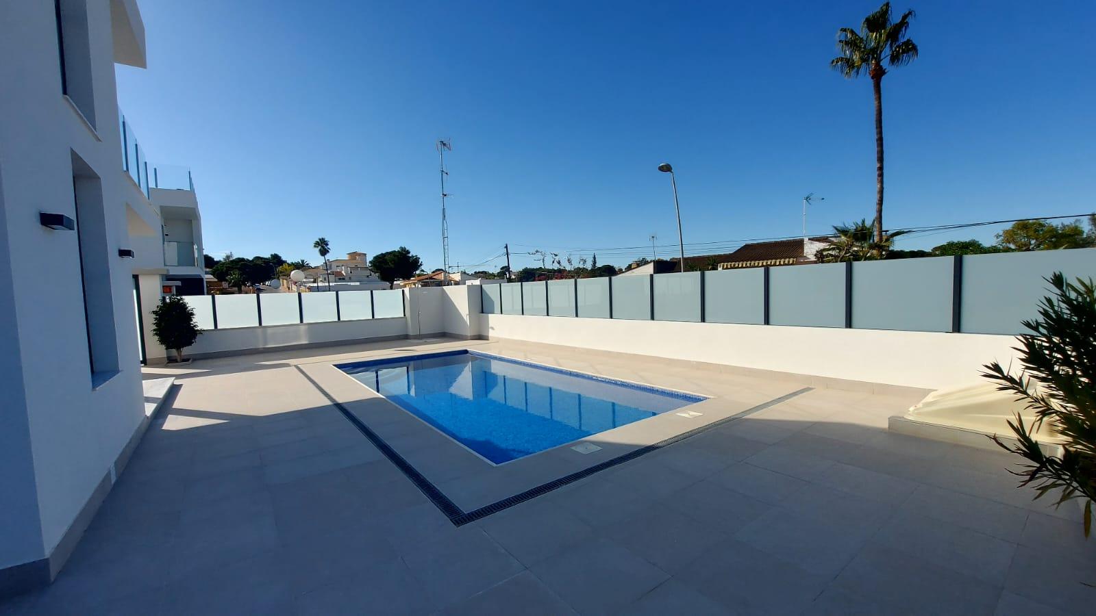 For sale of chalet in Torrevieja