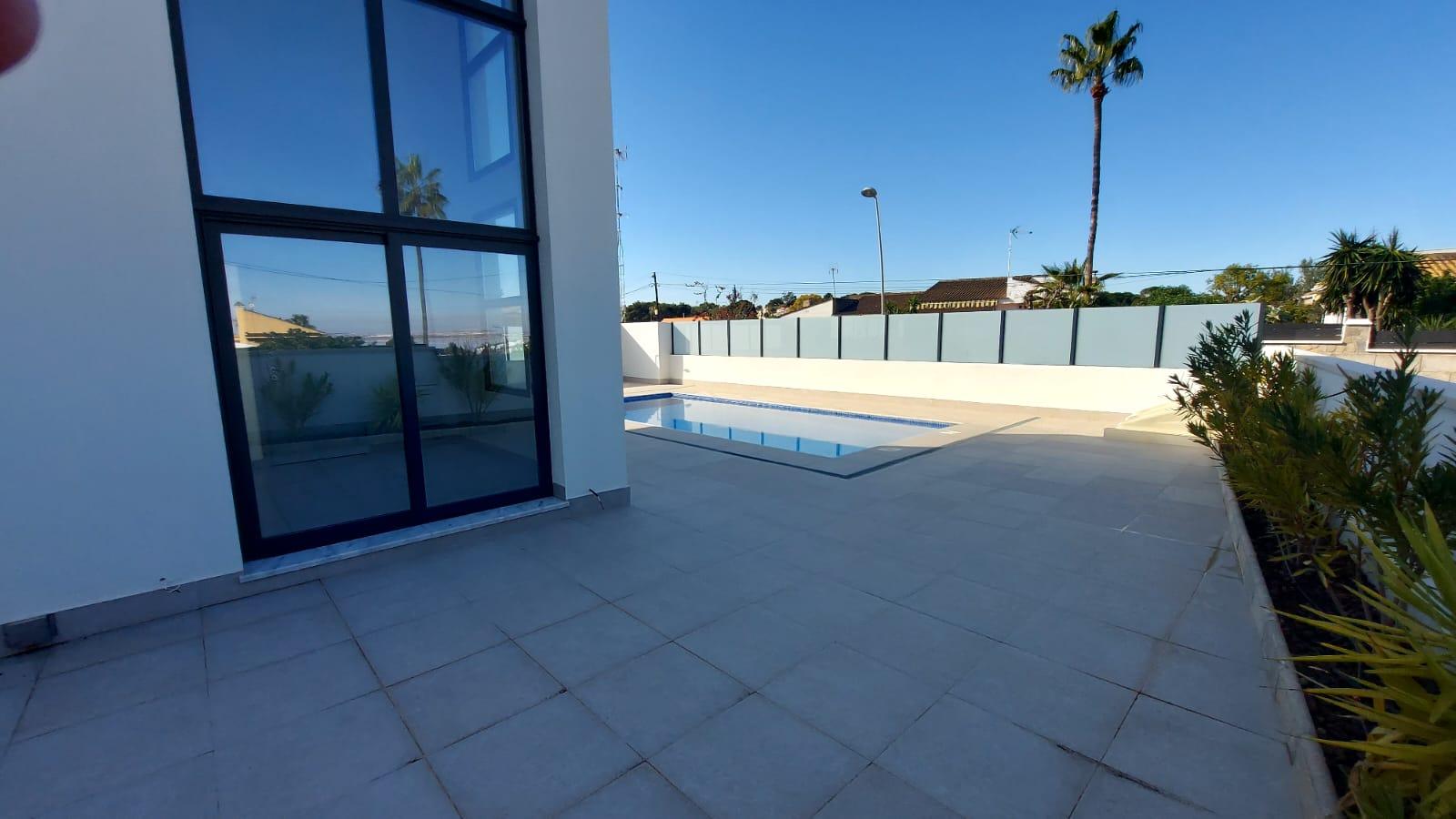 For sale of chalet in Torrevieja