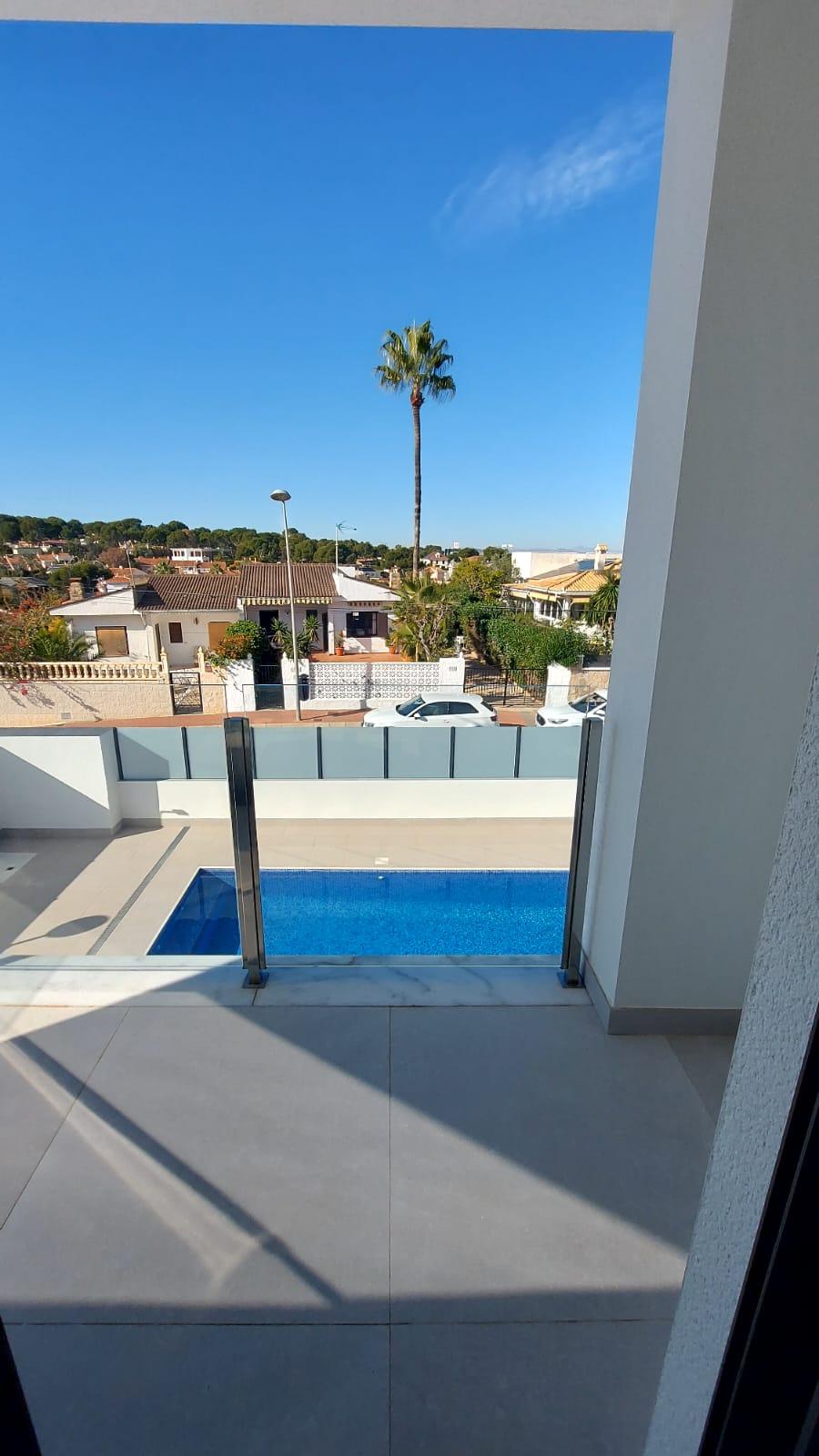 For sale of chalet in Torrevieja