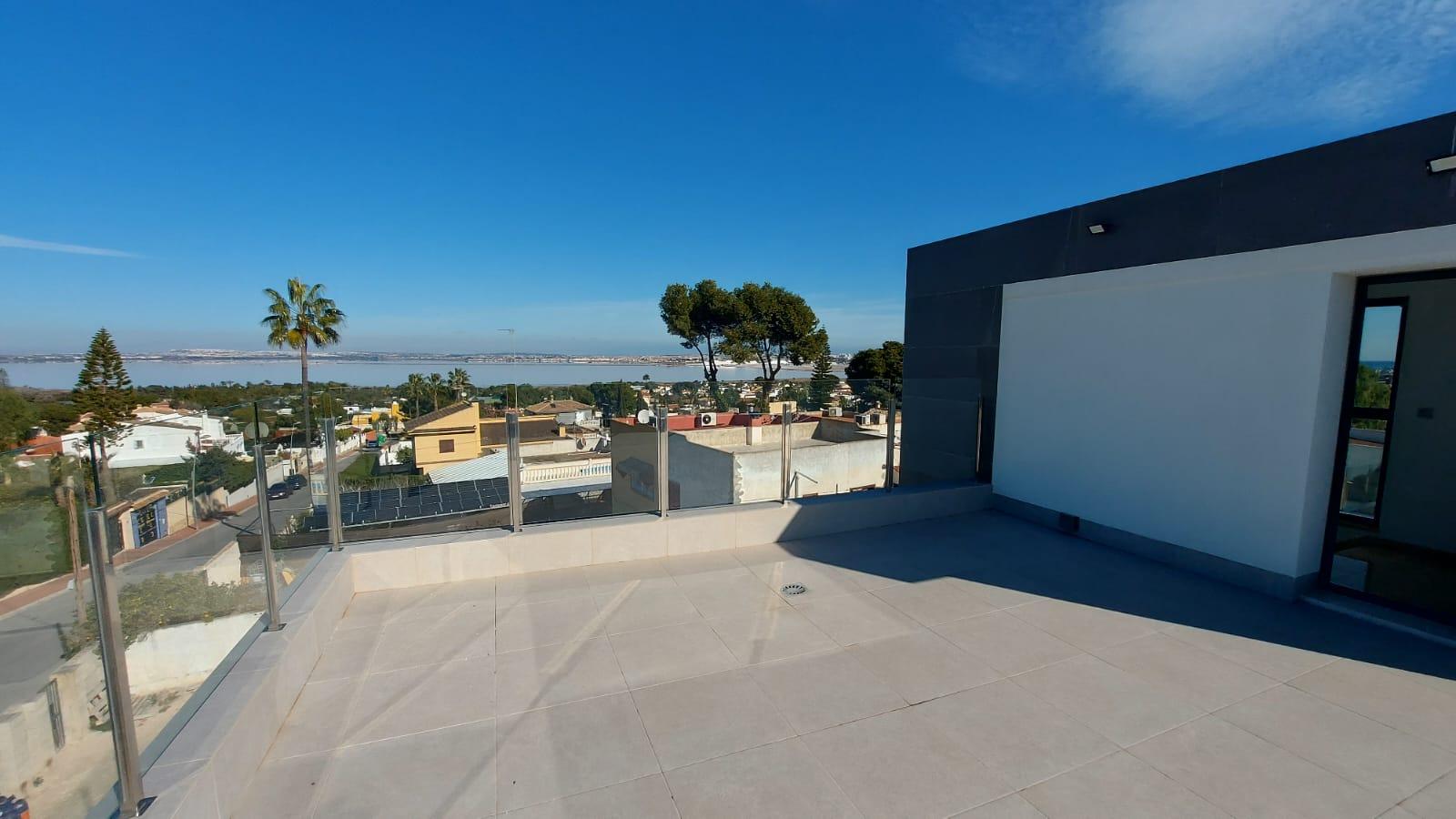 For sale of chalet in Torrevieja