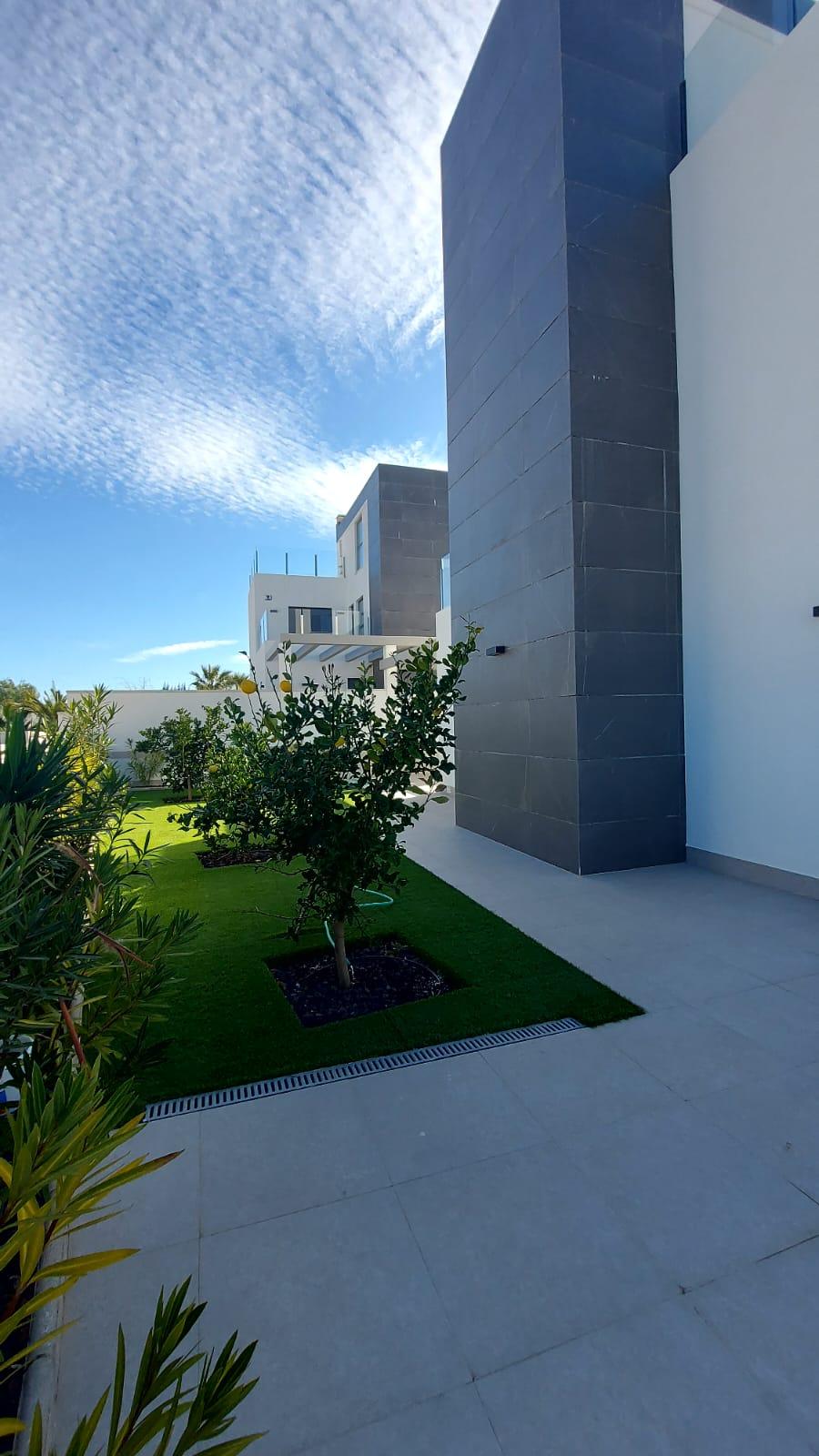 For sale of chalet in Torrevieja