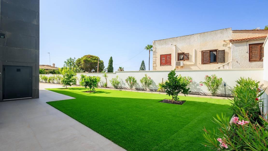 For sale of chalet in Torrevieja