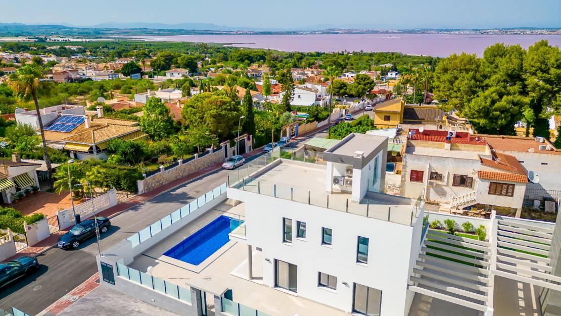 For sale of chalet in Torrevieja