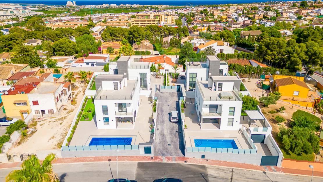 For sale of chalet in Torrevieja