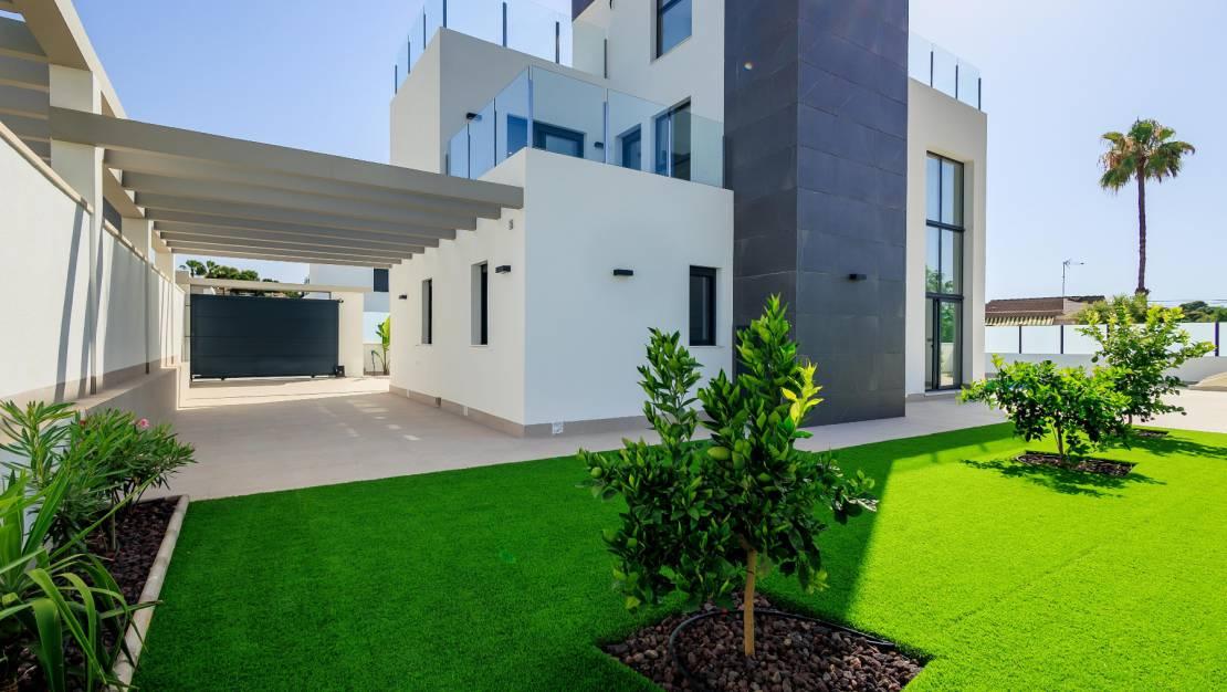 For sale of chalet in Torrevieja