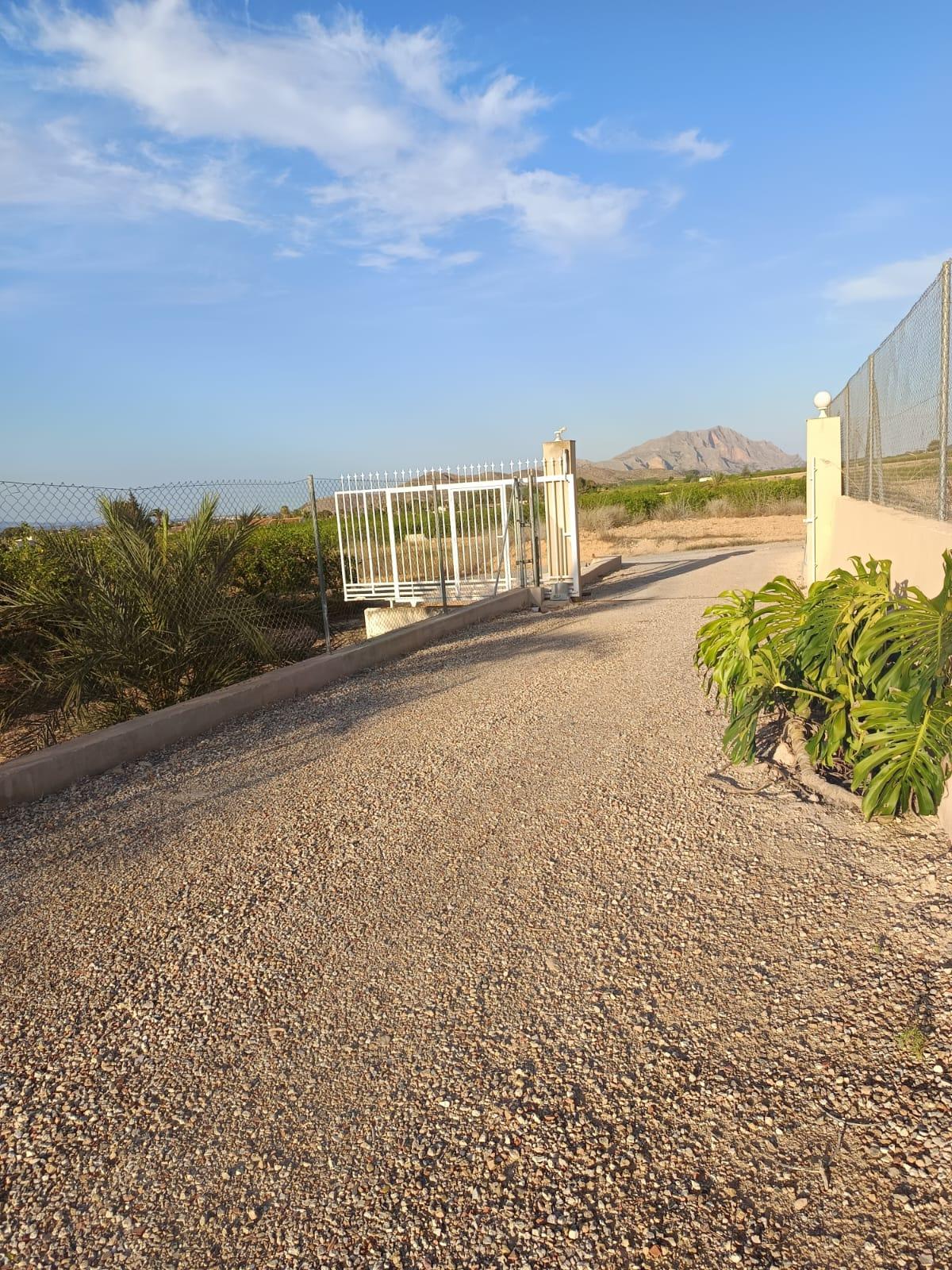 For sale of chalet in Orihuela