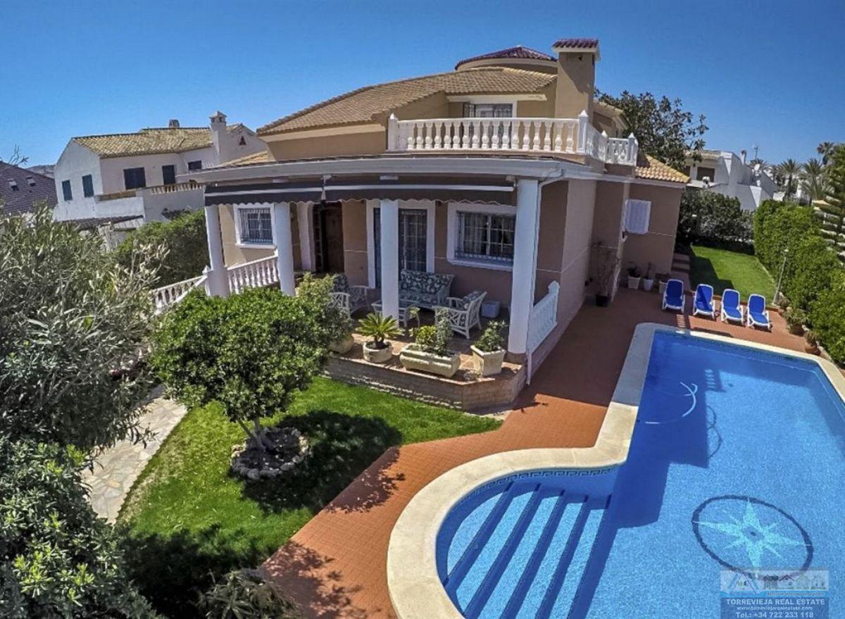 For sale of villa in Torrevieja