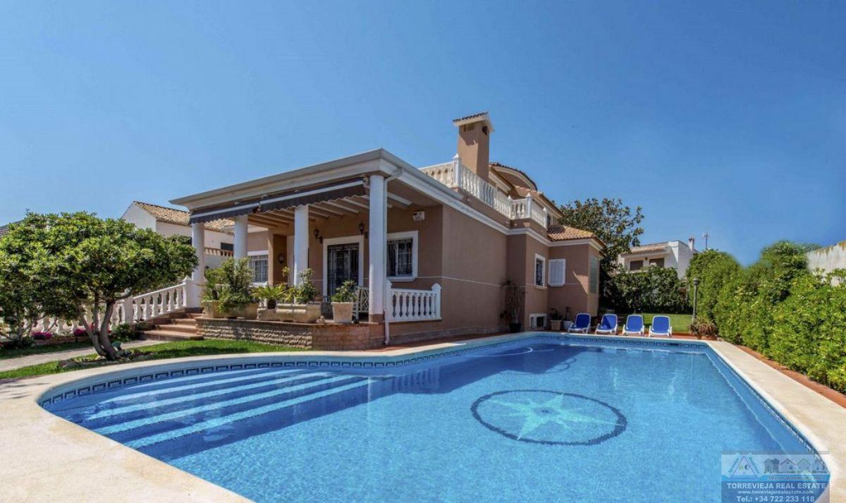 For sale of villa in Torrevieja