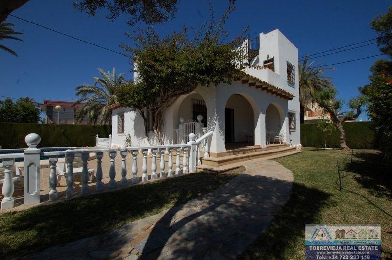 Venta de villa en Orihuela Costa