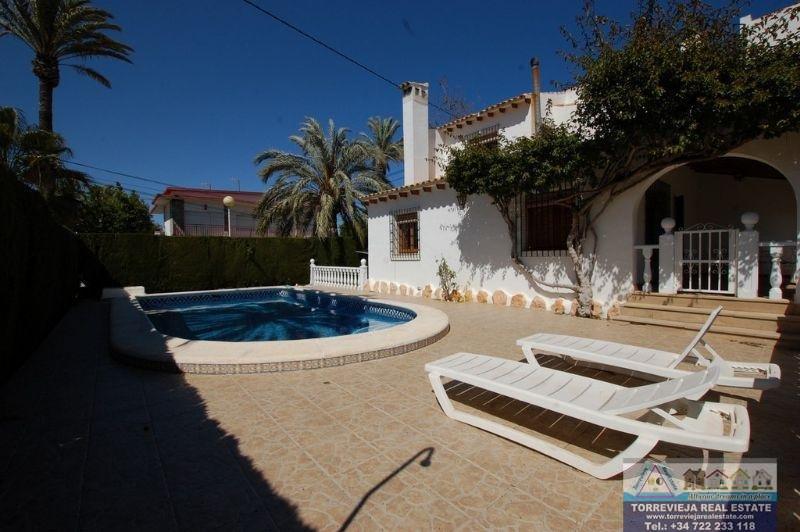 Venta de villa en Orihuela Costa