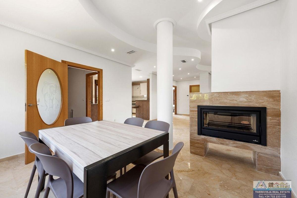 For sale of villa in Orihuela Costa