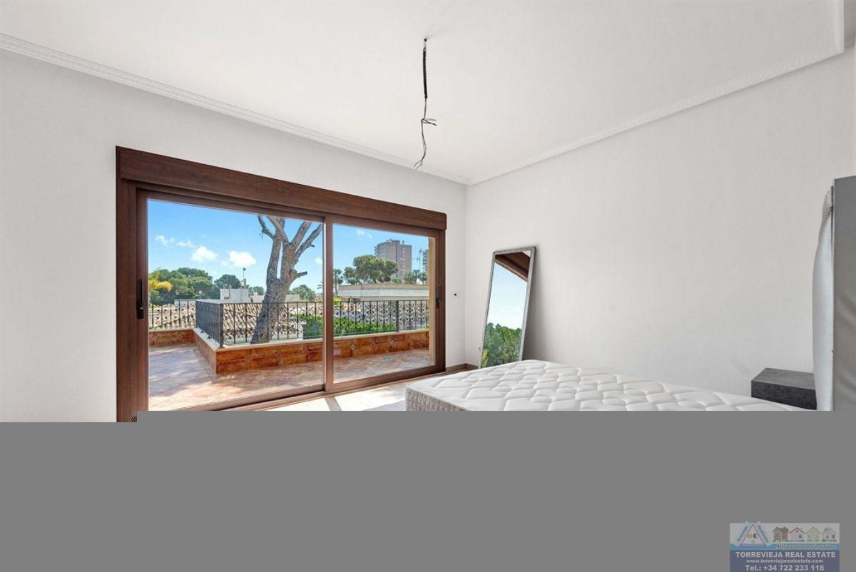 For sale of villa in Orihuela Costa
