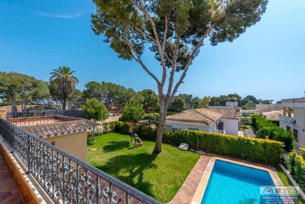 For sale of villa in Orihuela Costa