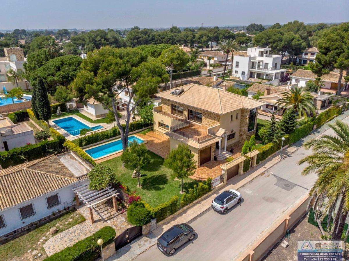 For sale of villa in Orihuela Costa