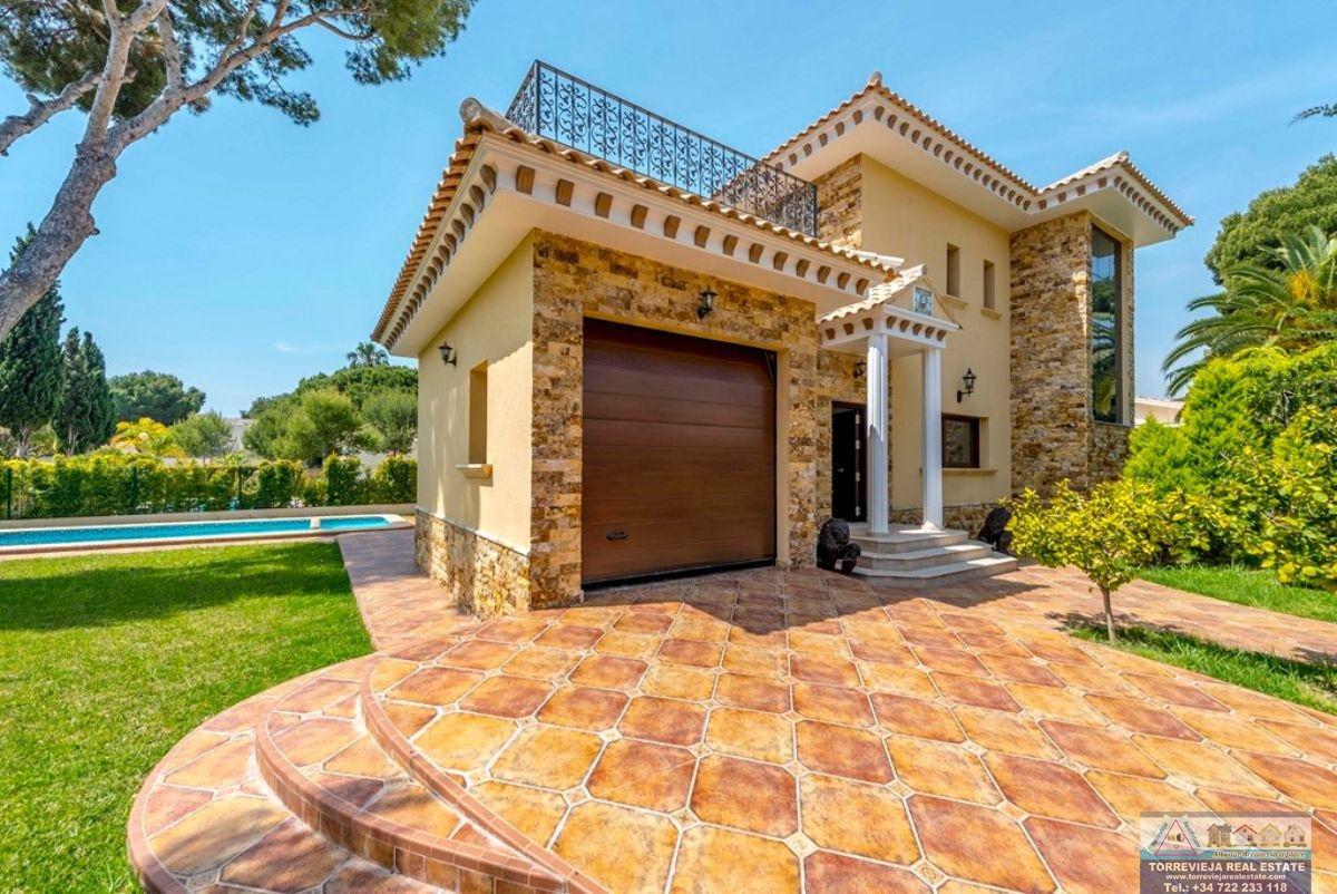 For sale of villa in Orihuela Costa